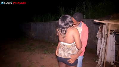 Romance de rua e sexo escaldante com uma rapariga gorducha do clube